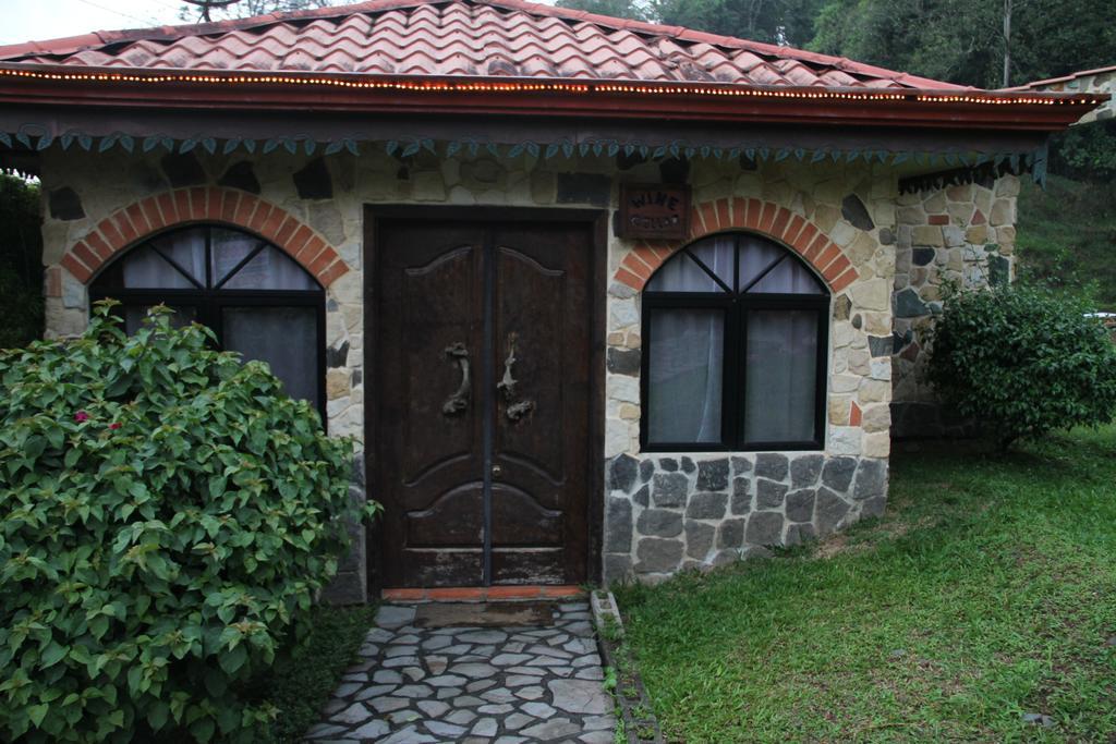 Gingerbread Restaurant & Hotel Nuevo Arenal Quarto foto