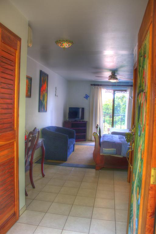 Gingerbread Restaurant & Hotel Nuevo Arenal Quarto foto