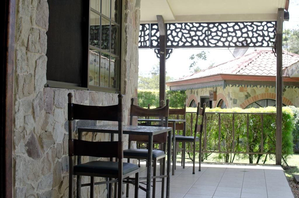 Gingerbread Restaurant & Hotel Nuevo Arenal Exterior foto