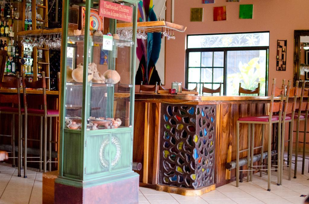 Gingerbread Restaurant & Hotel Nuevo Arenal Exterior foto